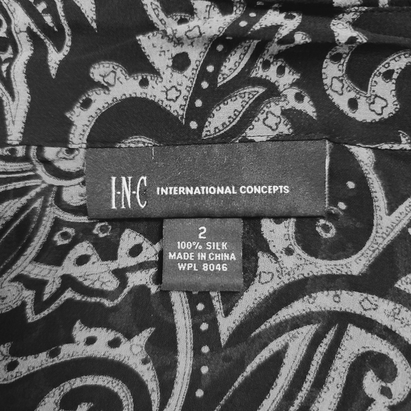 INC International Concepts Button Front Blouse in Black and Grey Paisley Sz 2 - Picture 5 of 6
